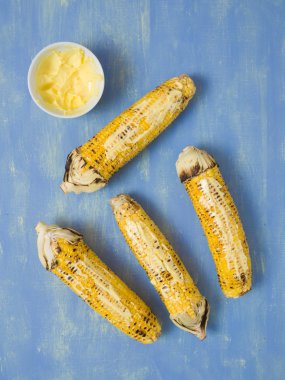 rustik ızgara altın mısır mısır koçanı