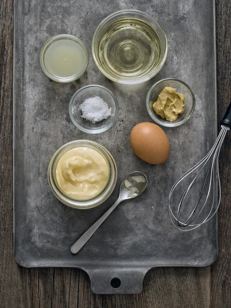 Rustikale hausgemachte Mayonnaise und Zutat — Stockfoto