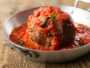 rustik İtalyan köfteli domates soslu
