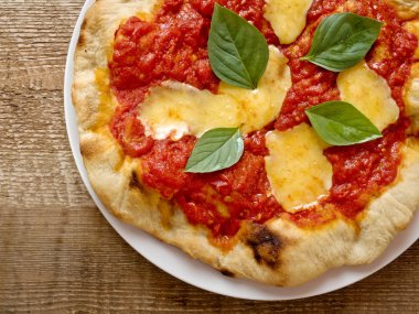 rustik İtalyan pizza margherita