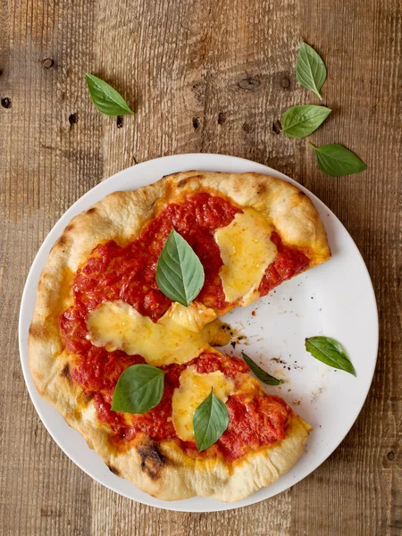 rustik İtalyan pizza margherita