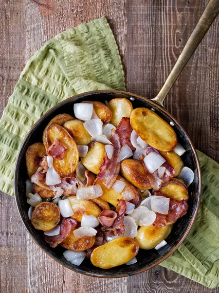 Rustic german home fries bratkartoffeln — стоковое фото