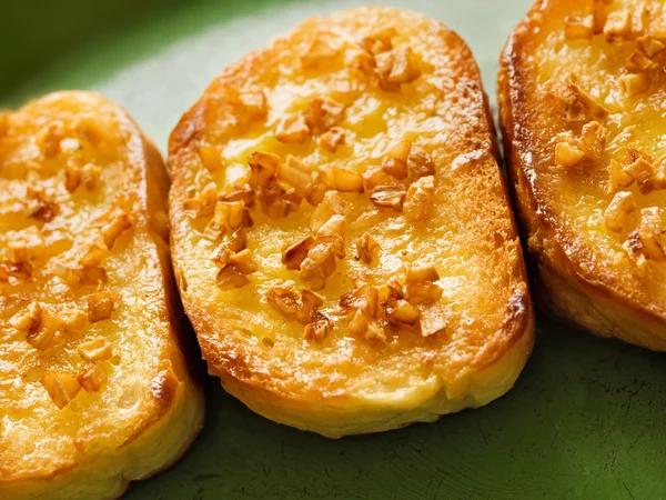 Rustikální zlatý česnek toustového chleba — Stock fotografie