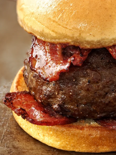Rustieke carnivoor vlees minnaar hamburger — Stockfoto