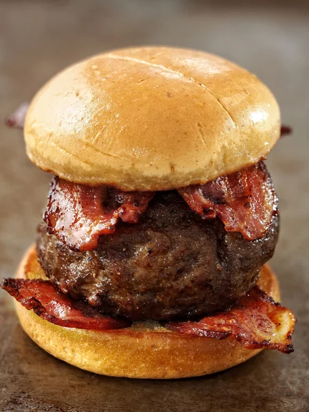 Rustieke carnivoor vlees minnaar hamburger — Stockfoto
