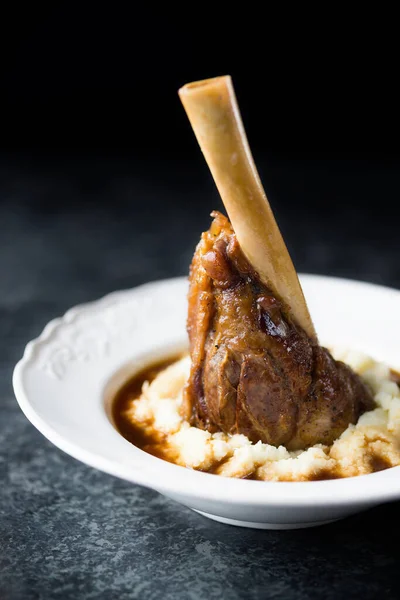 Close Rustic English Lamb Shanks Mashed Potato Comfort Food — Zdjęcie stockowe