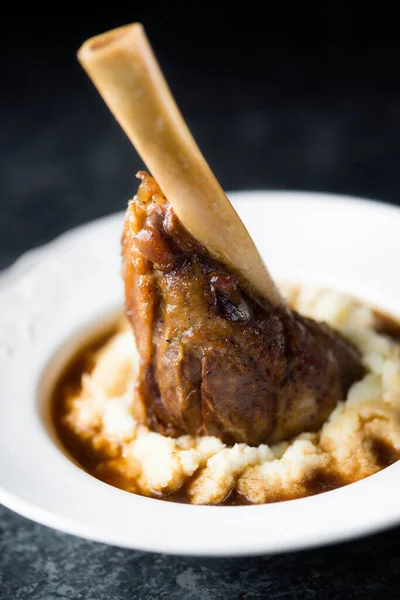 Close Rustic English Lamb Shanks Mashed Potato Comfort Food — Zdjęcie stockowe