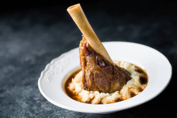 Close Rustic English Lamb Shanks Mashed Potato Comfort Food — Stockfoto