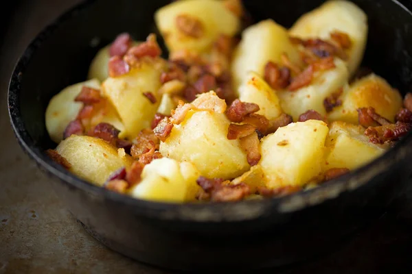 Крупным Планом Сковороды Запеченного Картофеля Бекона — стоковое фото