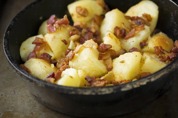 Primo Piano Una Padella Patate Forno Rustiche Pancetta — Foto Stock