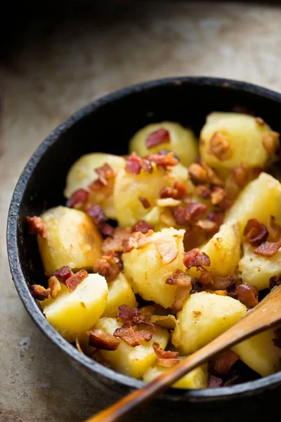 Крупным Планом Сковороды Запеченного Картофеля Бекона — стоковое фото