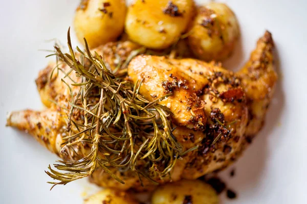 Close Rustic Rosemary Golden Roast Chicken Potatoes — Stock Photo, Image