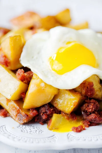 Close Plate Rustic English Cned Beef Hash Breakfast — стоковое фото