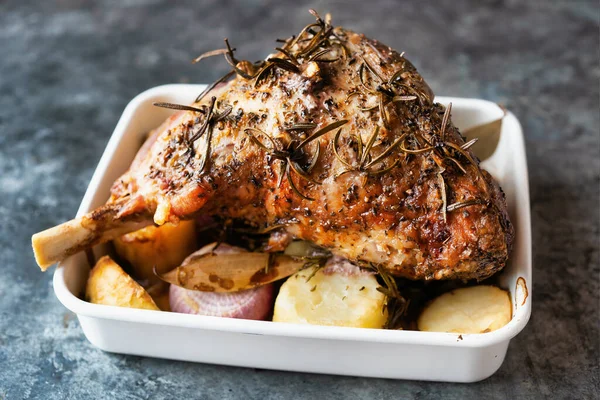 Primer Plano Una Bandeja Pierna Cordero Asado — Foto de Stock