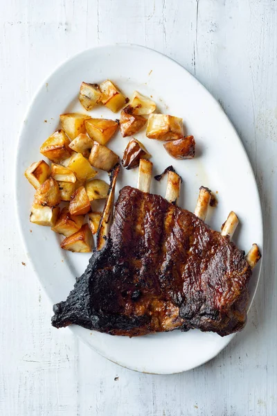 Primer Plano Costillas Cerdo Asadas Rústicas —  Fotos de Stock