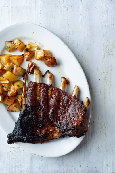 Närbild Rustika Grillade Fläskrevben — Stockfoto