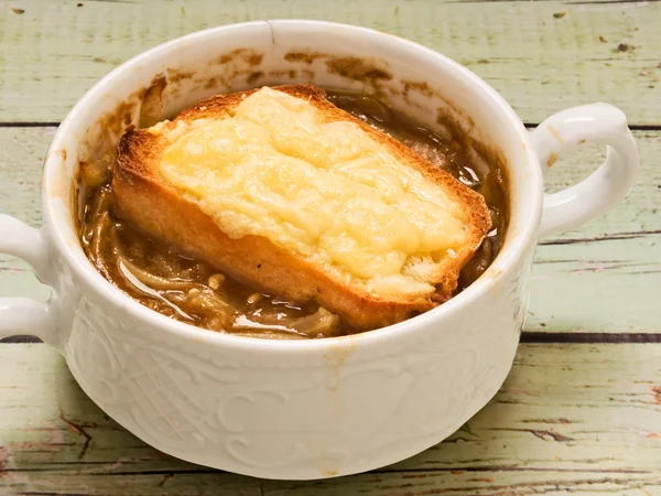 Французский луковый суп — стоковое фото