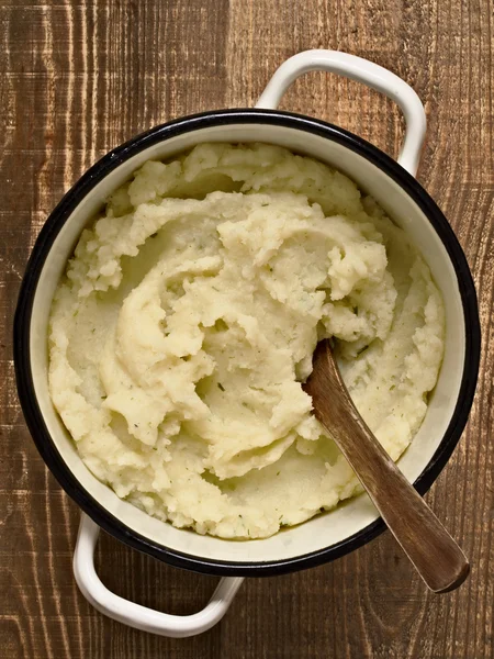 Pot de purée de pomme de terre rustique — Photo