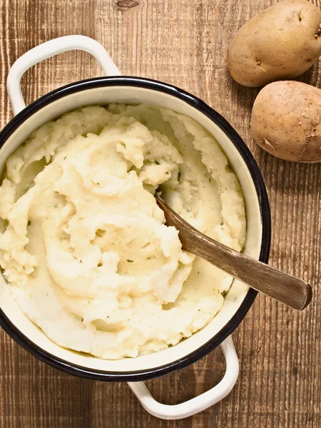 Pot de purée de pomme de terre rustique — Photo