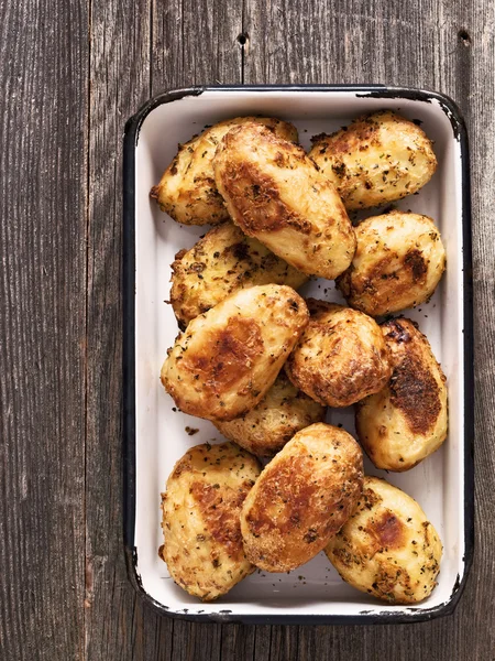 Rustieke geroosterde gebakken aardappel — Stockfoto