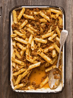 tepsi rustik bolognese makarna