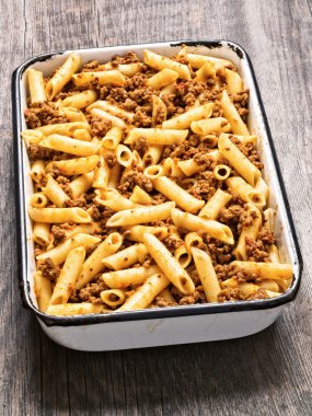 tepsi rustik bolognese makarna