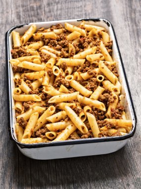 tepsi rustik bolognese makarna