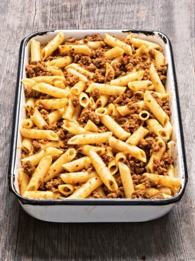 tepsi rustik bolognese makarna