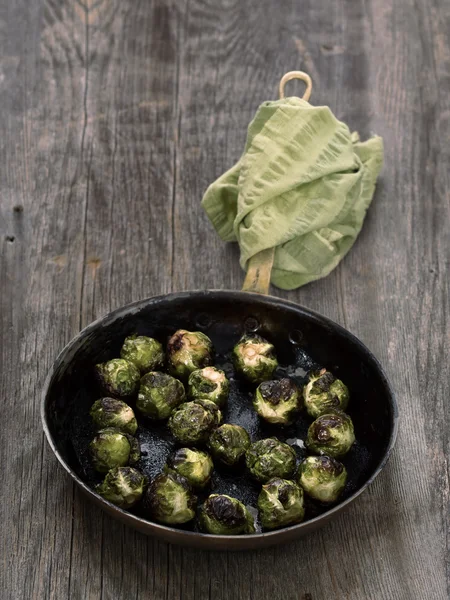 Rustic roasted brussels sprout — Stock Photo, Image