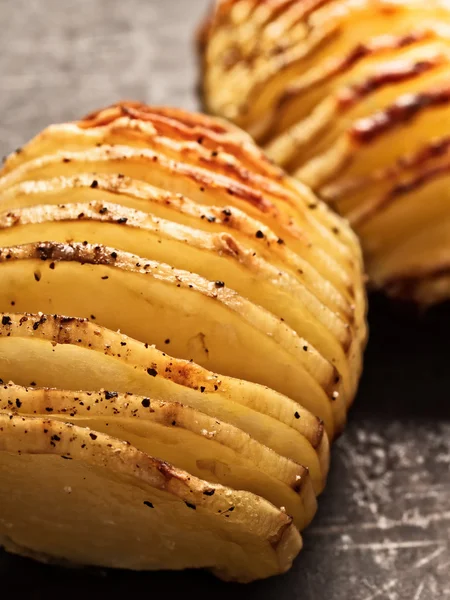 Rustieke geroosterde hasselback aardappelgratin — Stockfoto