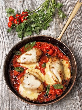 rustik İtalyan pollo margarita tavuk pişmiş.