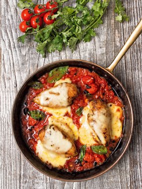 rustik İtalyan pollo margarita tavuk pişmiş.