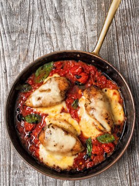 rustik İtalyan pollo margarita tavuk pişmiş.