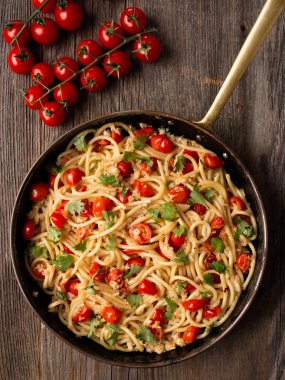 rustik baharatlı yengeç ve kiraz domates spagetti makarna çeşitleri