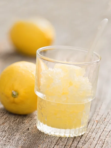 Rustico dolce estivo italiano granita al limone — Foto Stock