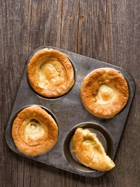 rustik altın İngiliz yorkshire pudingi