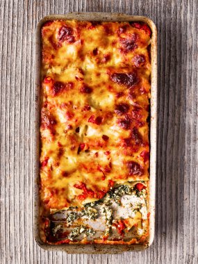 rustik İtalyan pişmiş ıspanak ricotta makarna makarna