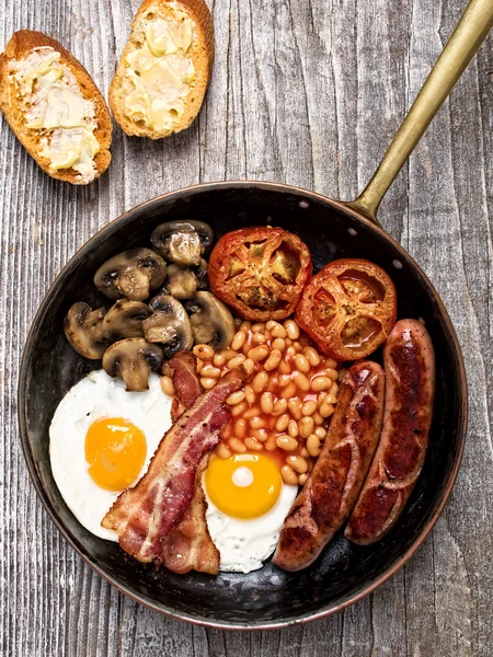 Rustik tam İngiliz kahvaltısı — Stok fotoğraf