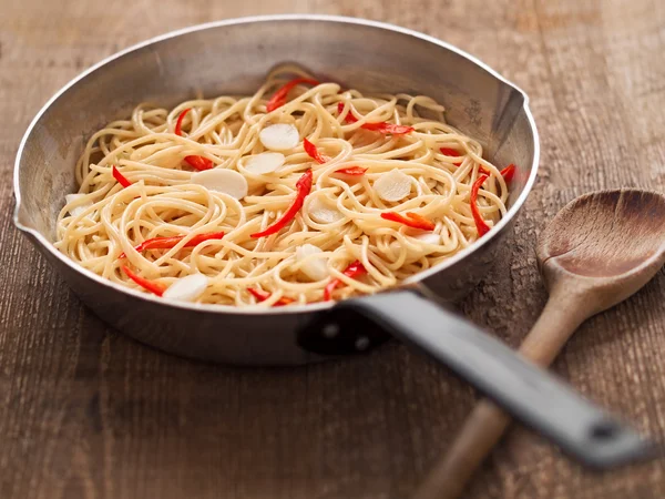 Rustic traditional italian aglio olio spaghetti pasta — Stock Photo, Image