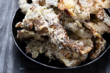 Peynirli İtalyan patatesli cipsin kapağını kapat.