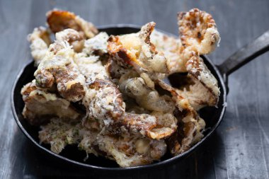 Peynirli İtalyan patatesli cipsin kapağını kapat.