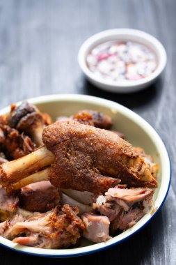 Kırsal, çıtır çıtır, filipino domuz budu.