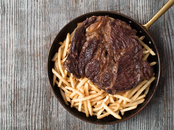 Rustieke biefstuk frites — Stockfoto