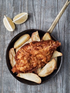 rustik geleneksel İngiliz balık ve cips