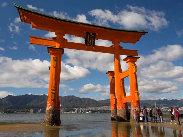 Schwimmendes Torri-Tor in miyajima japan — Stockfoto