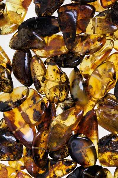 Yellow amber stones lie on a flat surface. — Stock Photo, Image