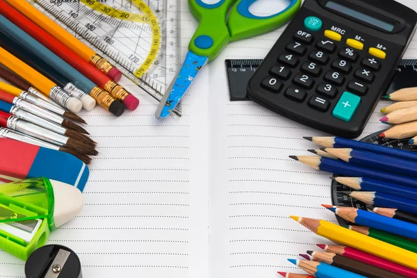 Una gran cantidad de útiles escolares para la entrada a la escuela primaria —  Fotos de Stock