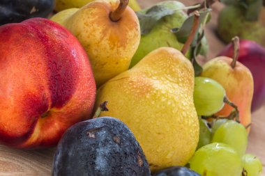 Muhtelif taze biyo üzüm, Erik, armut ve nektarin woo üzerinde