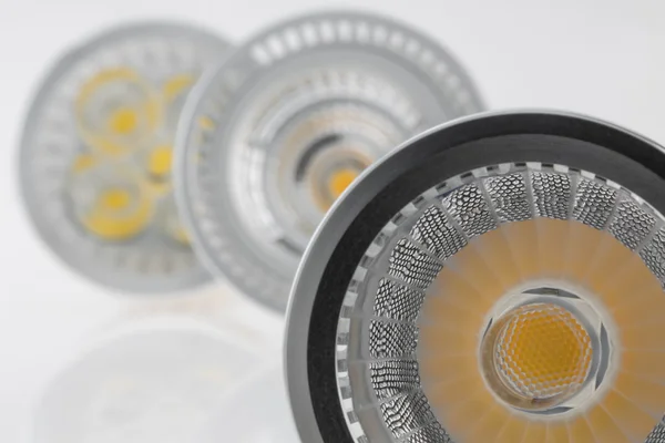 Tři žárovky Led Gu10 s různými plastovými rozptýlené světlo — Stock fotografie