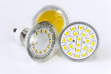 Üç gu10 ampuller ile kullanılan fiş farklı boyutlarda açtı.